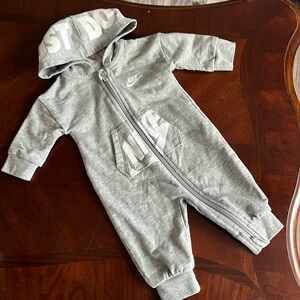🌻3/$15 3M Nike Hooded Onesie